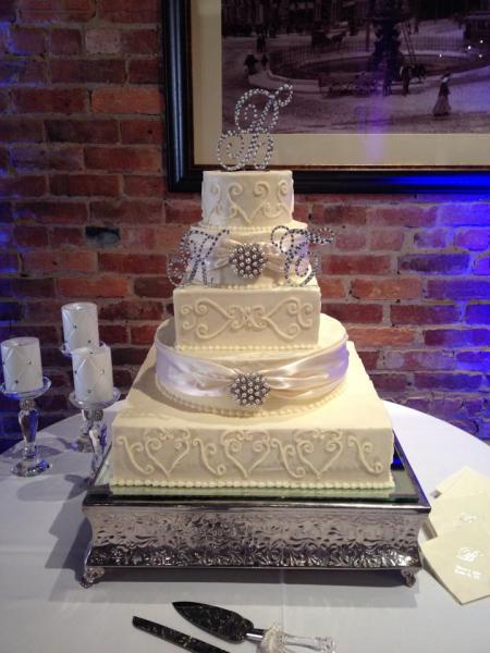 Beautiful brides cake at 129 Coosa
