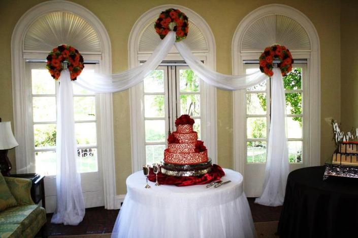 Brides cake Pretty in Red
