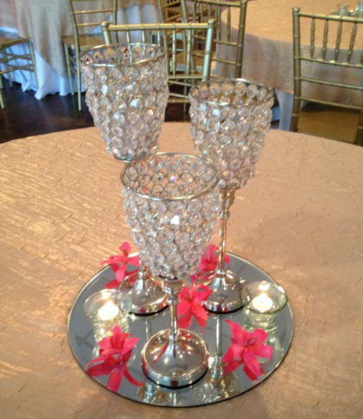 Set includes: 1-14", 1-12" & 1-10.5" candle holder.
15 Sets available at $35 per set.
Sturdy and high quality metal.
Like-new condition.
(Mirror, Votives and Florals not included)
