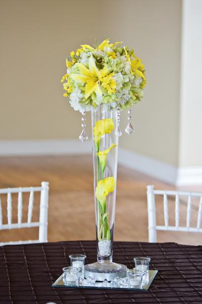 Made To Order 9 Piece Set Includes: 1- 24" Pilsner Vase, 1-12-14" Round Floral Ball (all white only), 4-Acrylic Hanging Bead Garlands, & 3 White Calla Lillies @ $75/each.

Beautiful Natural Touch Look. Calla Lillies can be immersed in water. 

Like New Condition.

(Mirror, Votives, Candles and Loose Beads Not Included.)
