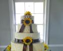 Sunflowers make the cake